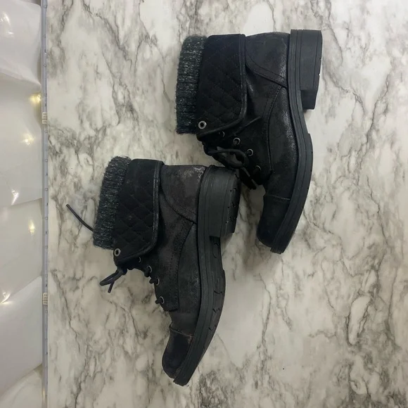 Boots - Picture 3 of 6